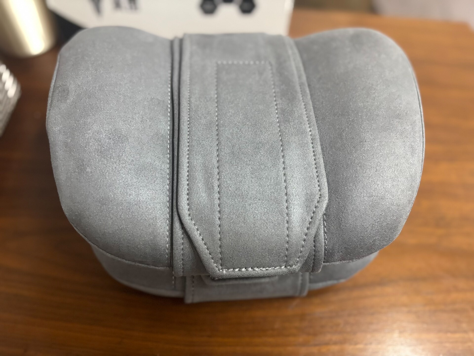 原厂头枕特价销售,还价勿扰!原价400多 原厂头枕特价销售,还价勿扰!原价400多