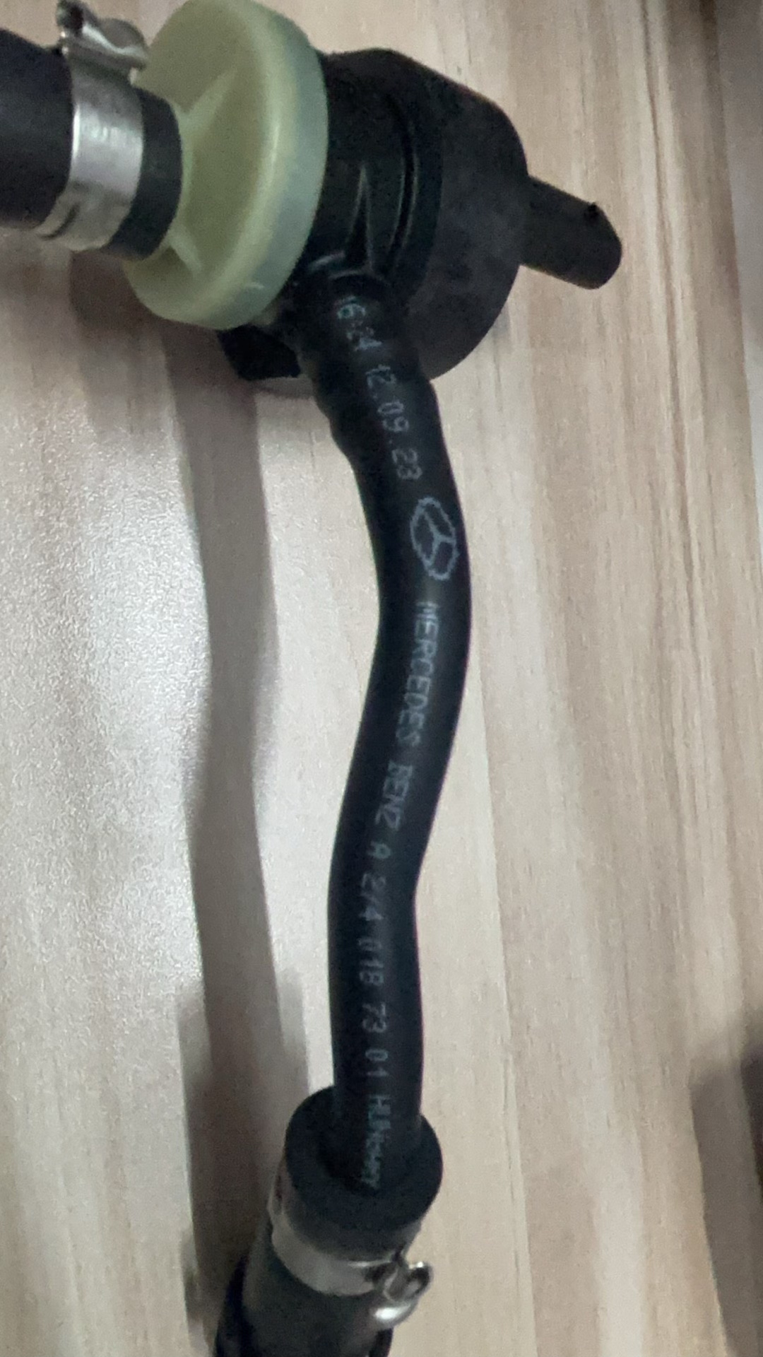 奔驰274发动机燃油蒸发排放控制管,型号2740182101 奔驰274发动机燃油蒸发排放控制管,型号2740182101