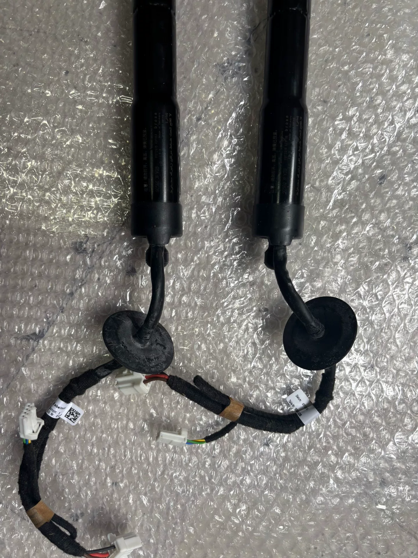 英菲尼迪qx70 fx全新原厂尾门撑杆一个!全新原厂正品,假 英菲尼迪qx70 fx全新原厂尾门撑杆一个!全新原厂正品,假
