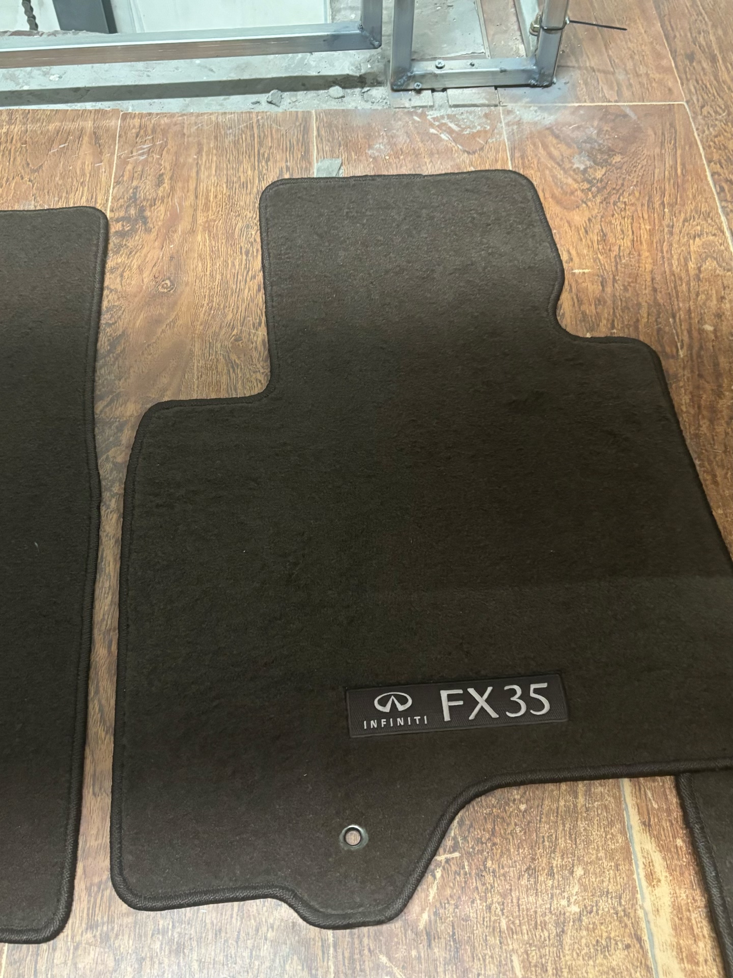 英菲尼迪fx35原厂高档棕色脚垫,最后一套绝版!全新未使用, 英菲尼迪fx35原厂高档棕色脚垫,最后一套绝版!全新未使用,