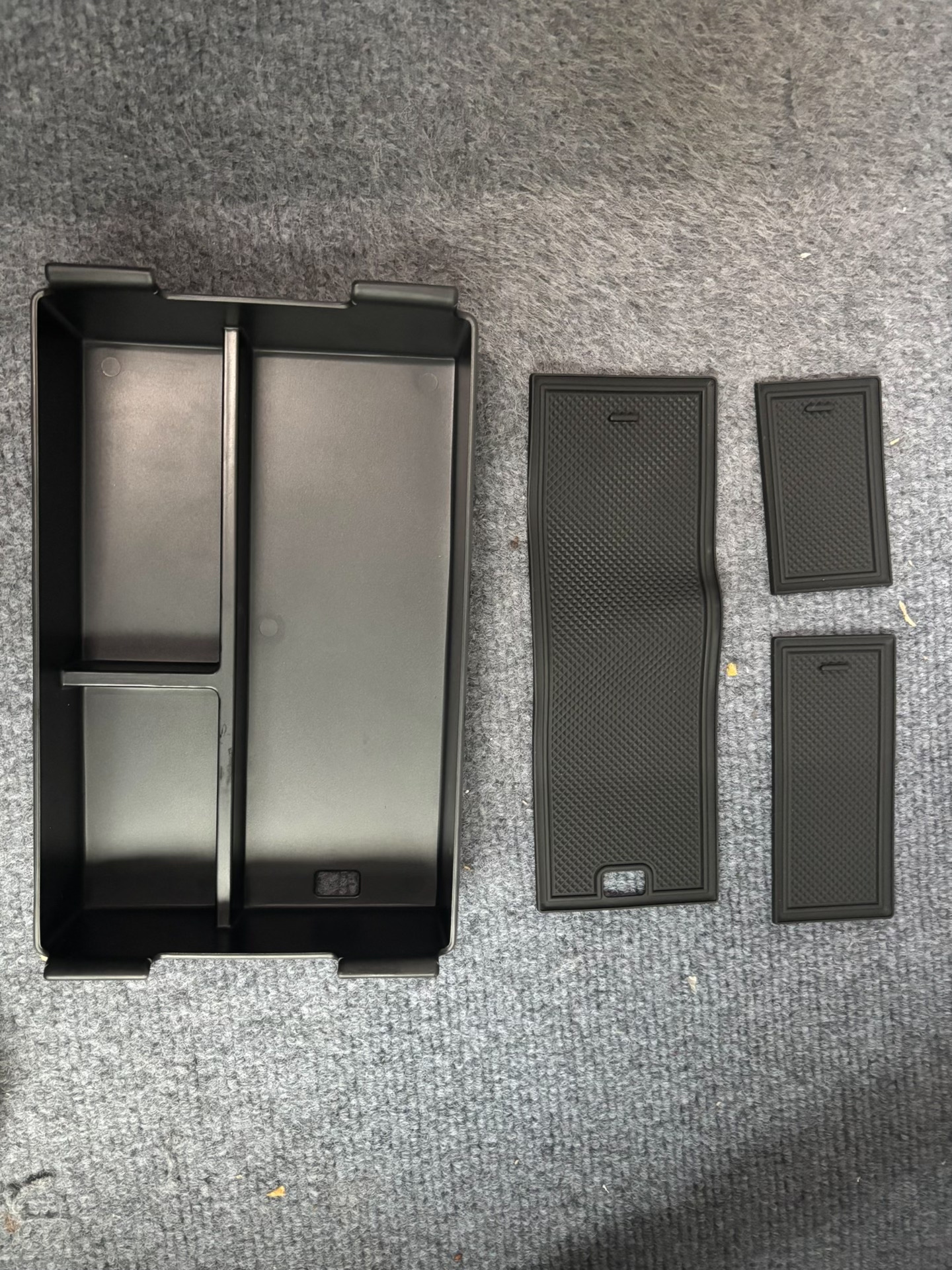 岚图23 24追光原厂扶手箱储物盒垫子款,全新正品!型号gs 岚图23 24追光原厂扶手箱储物盒垫子款,全新正品!型号gs