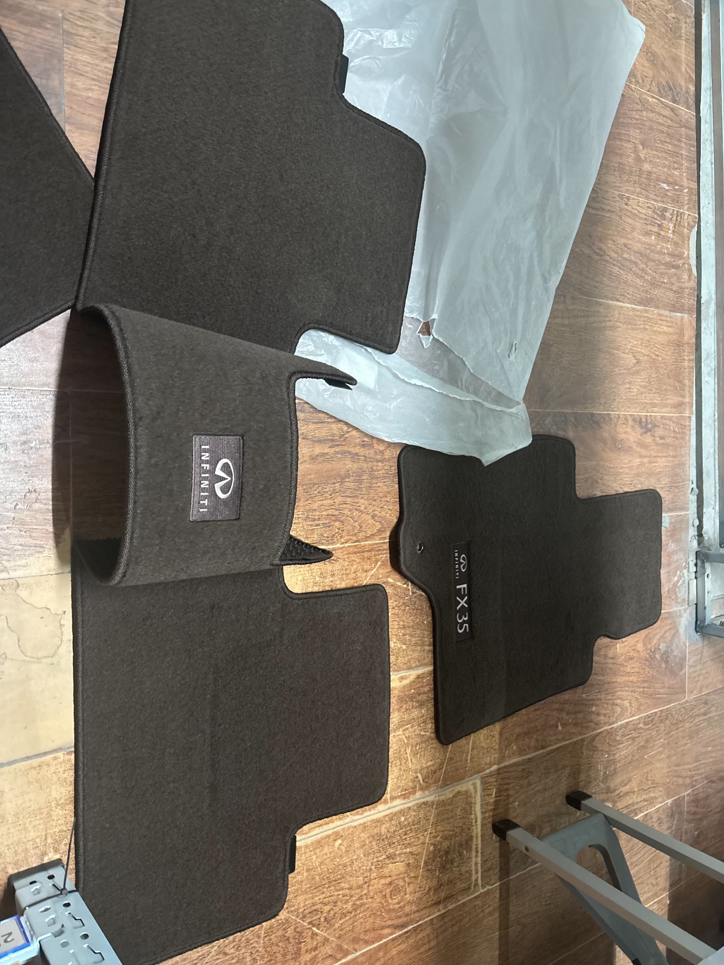 英菲尼迪fx35原厂高档棕色脚垫,最后一套绝版!全新未使用, 英菲尼迪fx35原厂高档棕色脚垫,最后一套绝版!全新未使用,