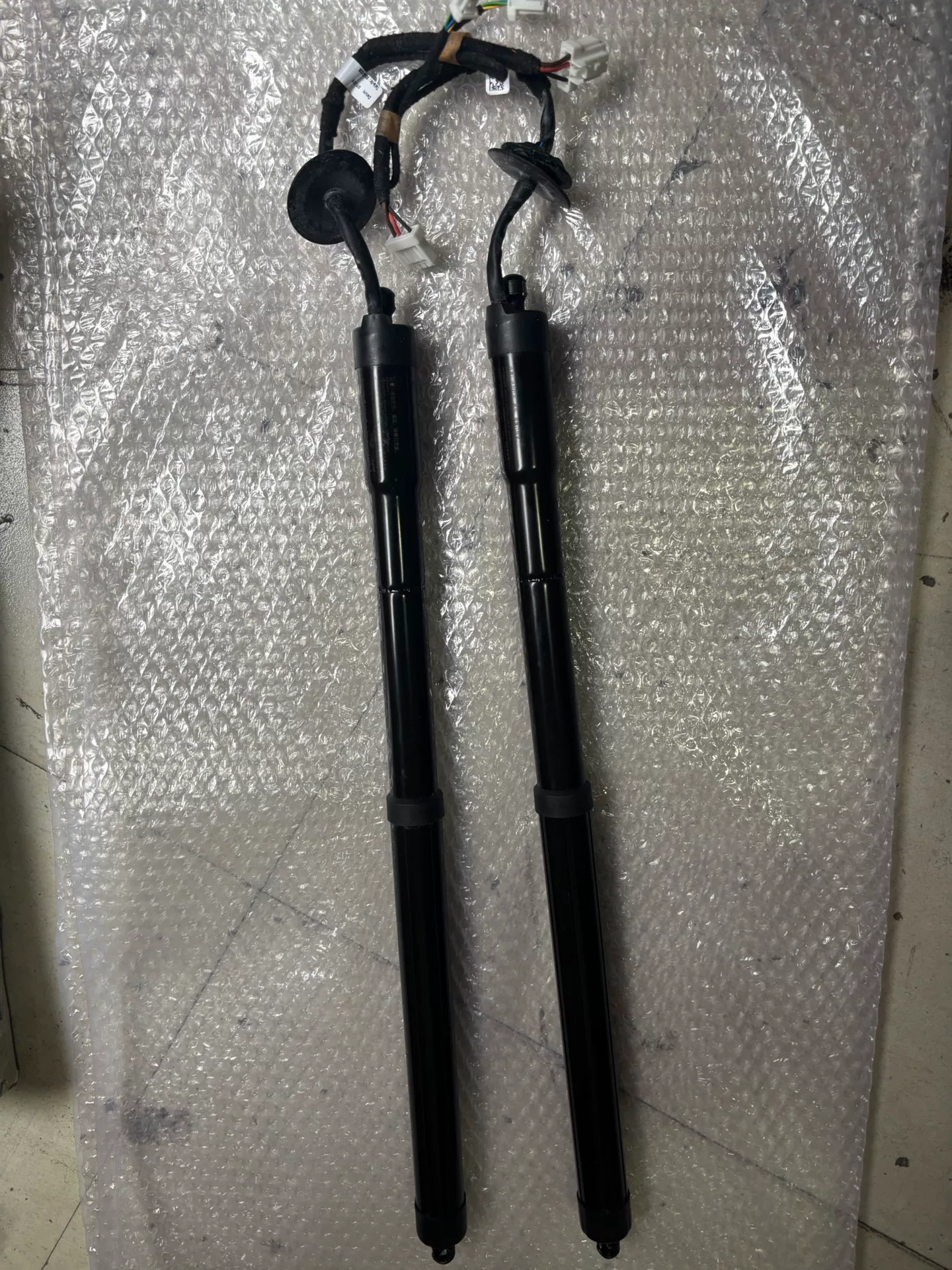 英菲尼迪qx70 fx全新原厂尾门撑杆一个!全新原厂正品,假 英菲尼迪qx70 fx全新原厂尾门撑杆一个!全新原厂正品,假