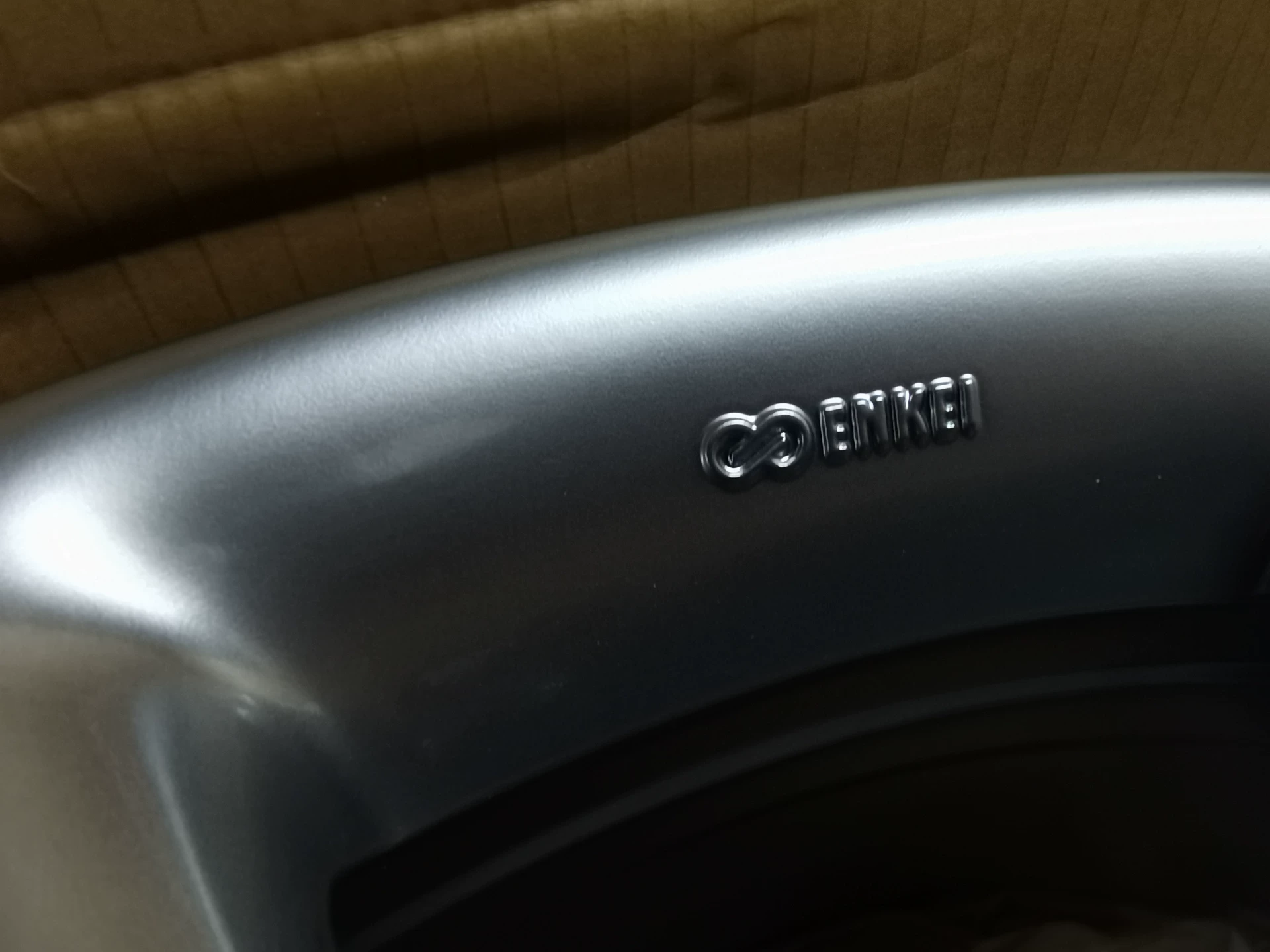 英菲尼迪fx qx70全新正品轮毂,全新原厂原包装。一个价格 英菲尼迪fx qx70全新正品轮毂,全新原厂原包装。一个价格