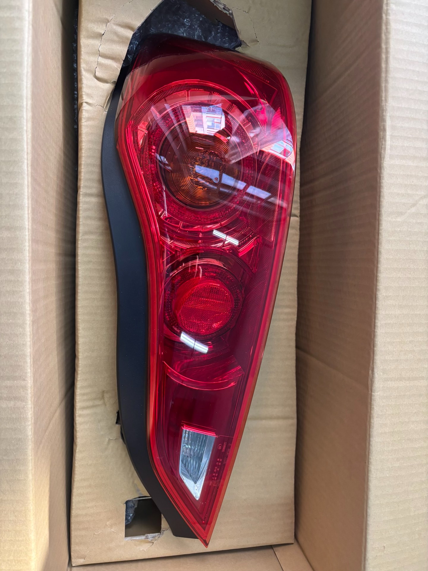 英菲尼迪g37全新原厂尾灯,日产原厂正品,型号26550 j 英菲尼迪g37全新原厂尾灯,日产原厂正品,型号26550 j