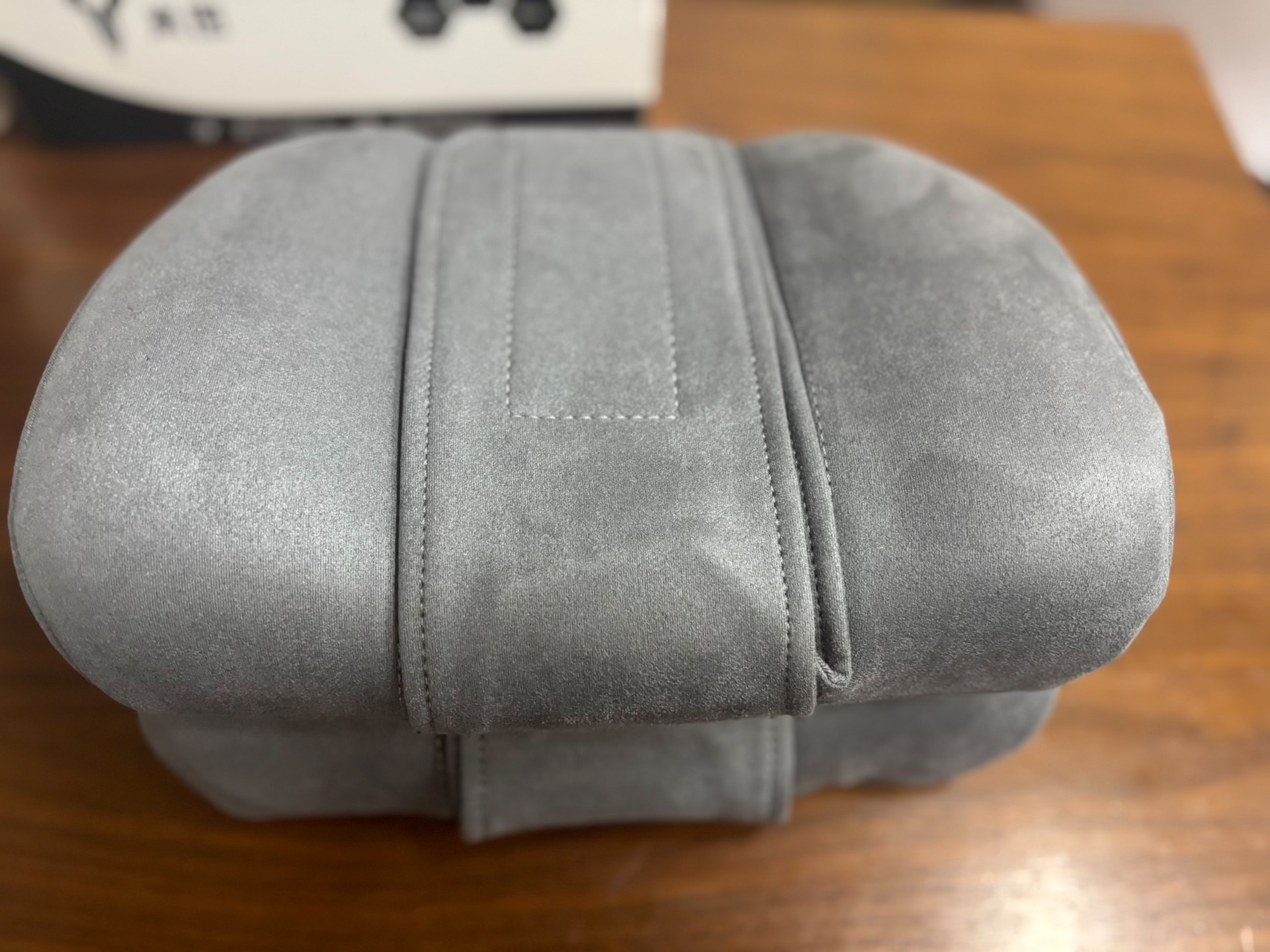 原厂头枕特价销售,还价勿扰!原价400多 原厂头枕特价销售,还价勿扰!原价400多