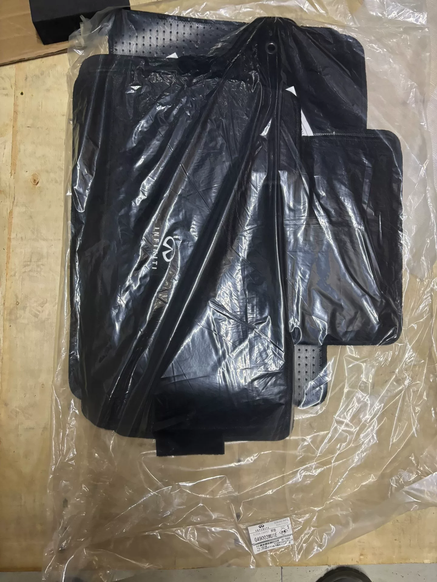 英菲尼迪qx50原厂脚垫一套,2013 2017款,全新原厂 英菲尼迪qx50原厂脚垫一套,2013 2017款,全新原厂