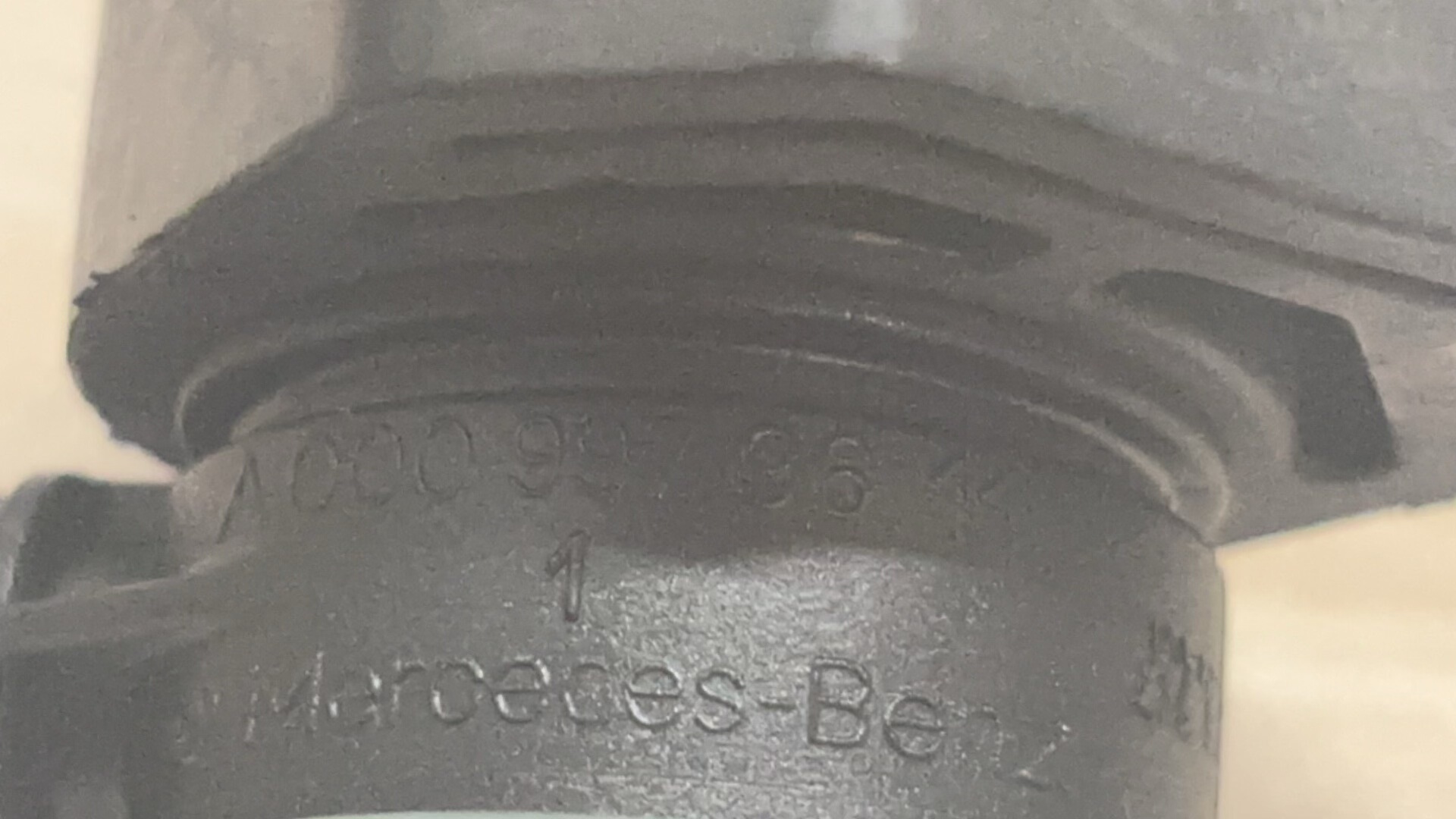 奔驰274发动机燃油蒸发排放控制管,型号2740182101 奔驰274发动机燃油蒸发排放控制管,型号2740182101