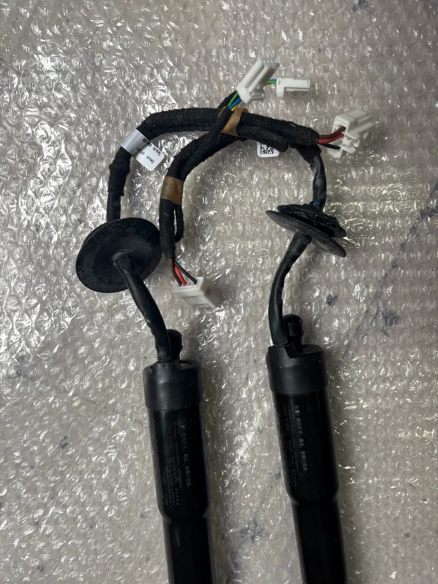 英菲尼迪qx70 fx全新原厂尾门撑杆一个!全新原厂正品,假 英菲尼迪qx70 fx全新原厂尾门撑杆一个!全新原厂正品,假
