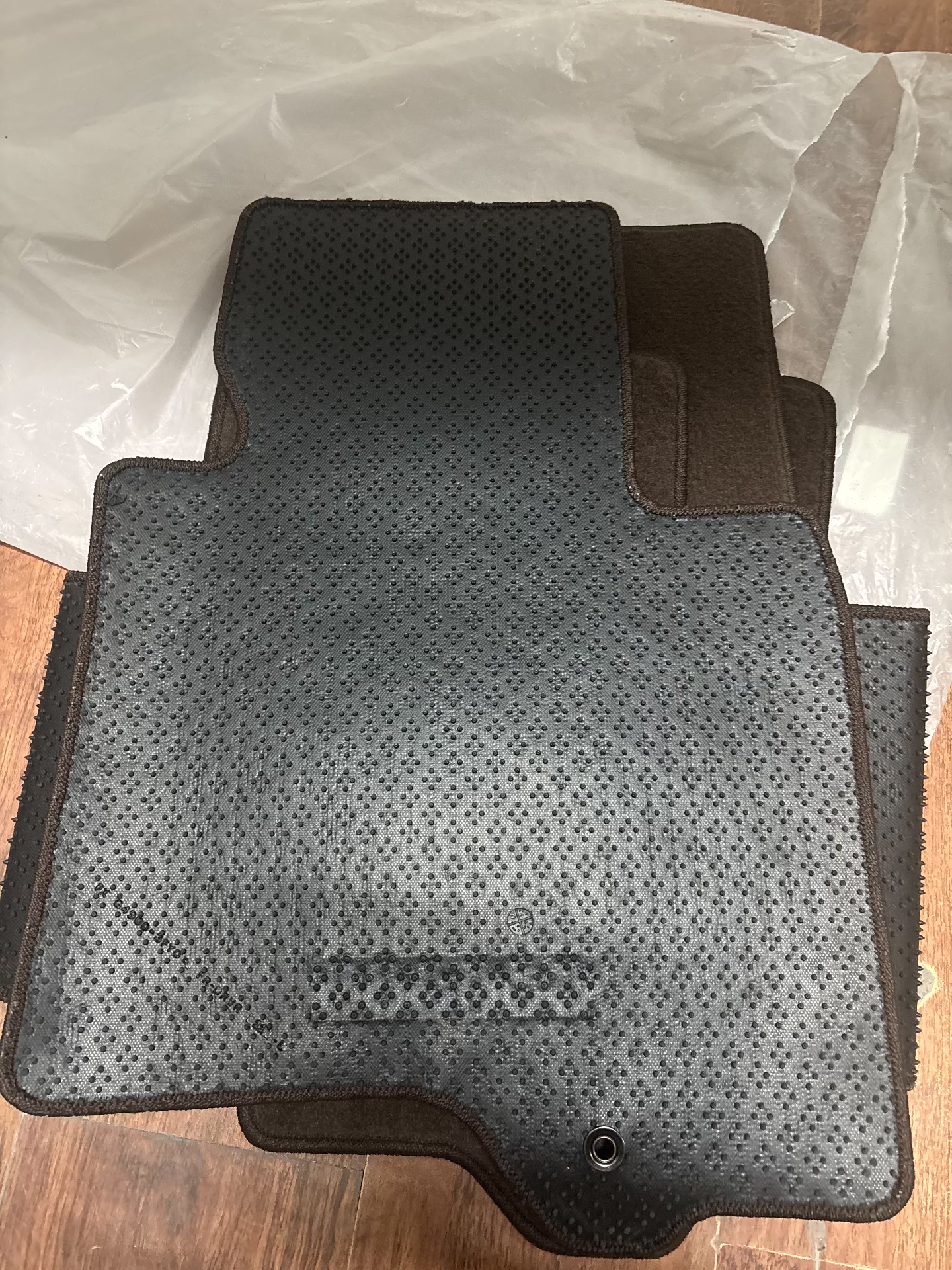 英菲尼迪fx35原厂高档棕色脚垫,最后一套绝版!全新未使用, 英菲尼迪fx35原厂高档棕色脚垫,最后一套绝版!全新未使用,