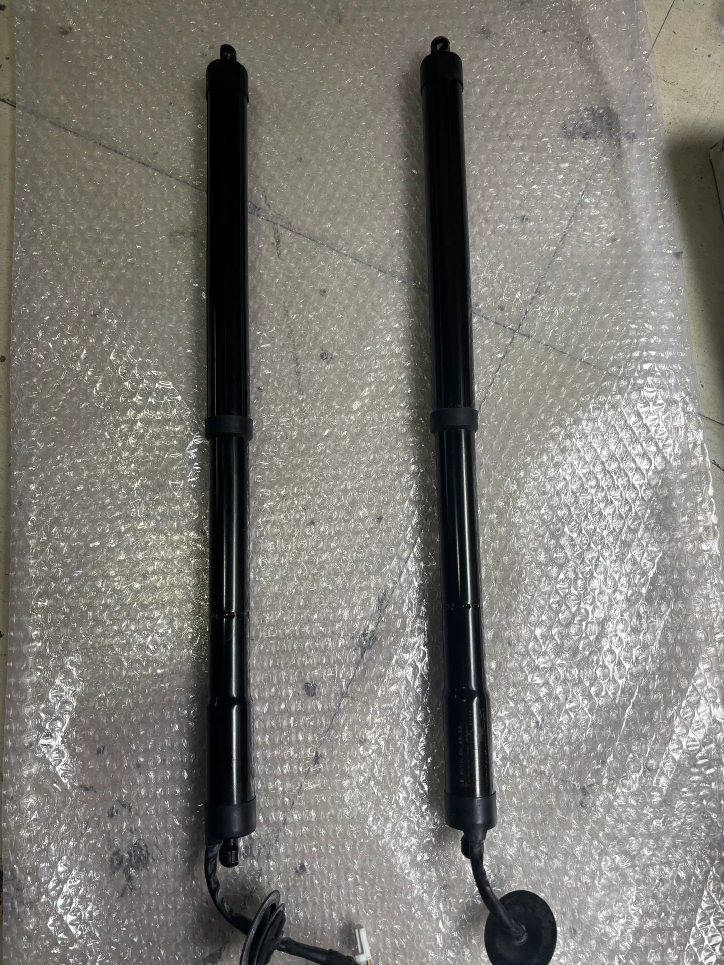 英菲尼迪qx70 fx全新原厂尾门撑杆一个!全新原厂正品,假 英菲尼迪qx70 fx全新原厂尾门撑杆一个!全新原厂正品,假