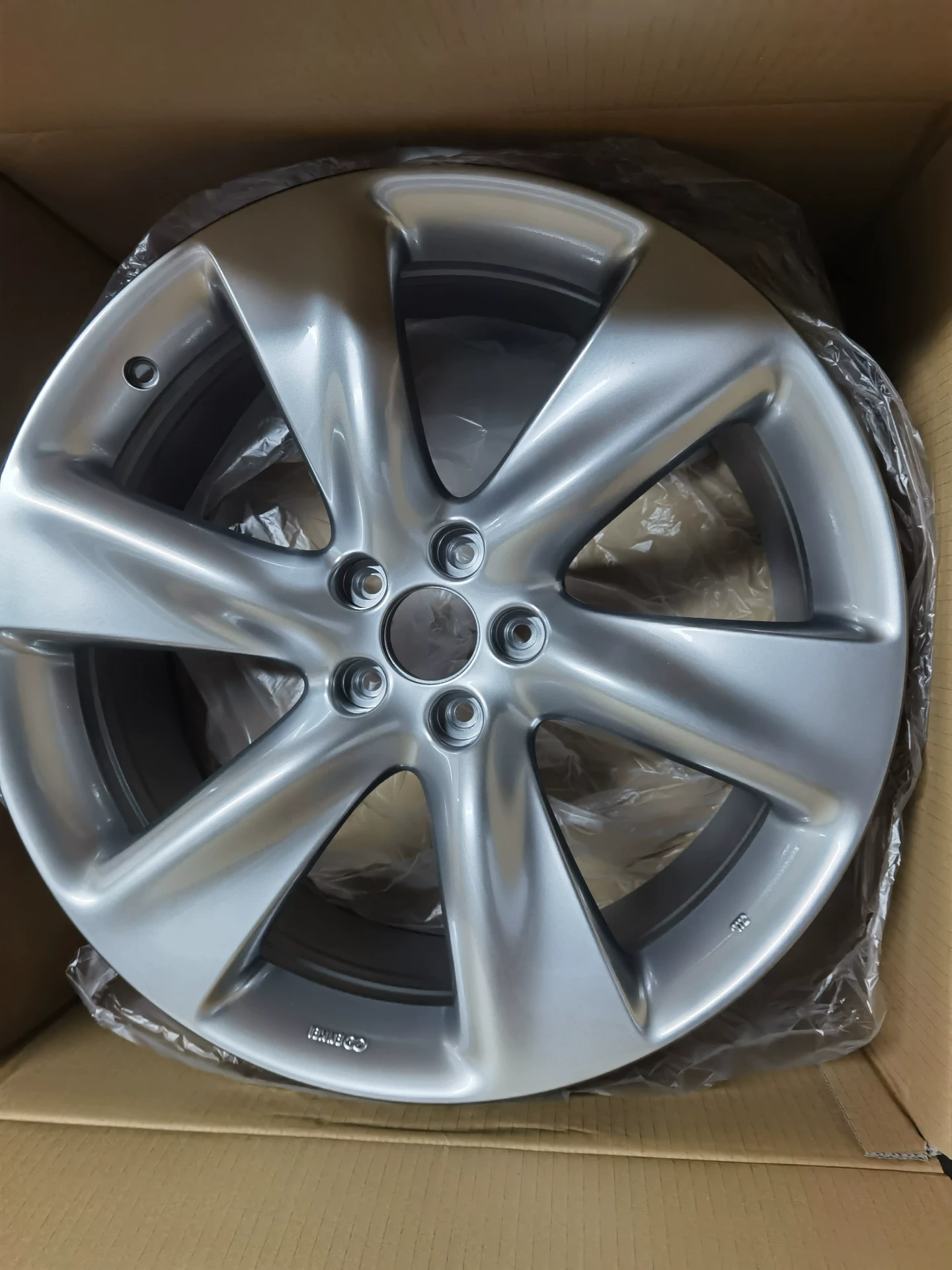 英菲尼迪fx qx70全新正品轮毂,全新原厂原包装。一个价格 英菲尼迪fx qx70全新正品轮毂,全新原厂原包装。一个价格