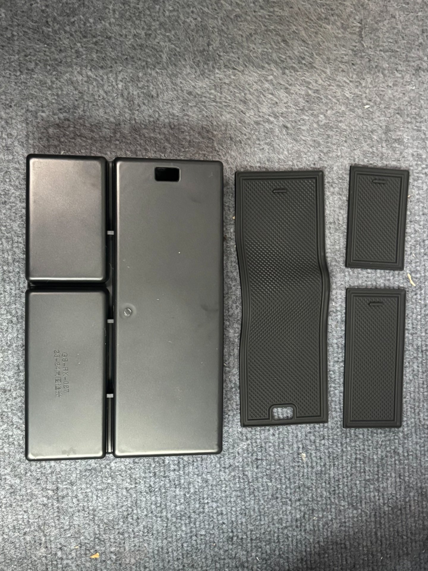 岚图23 24追光原厂扶手箱储物盒垫子款,全新正品!型号gs 岚图23 24追光原厂扶手箱储物盒垫子款,全新正品!型号gs