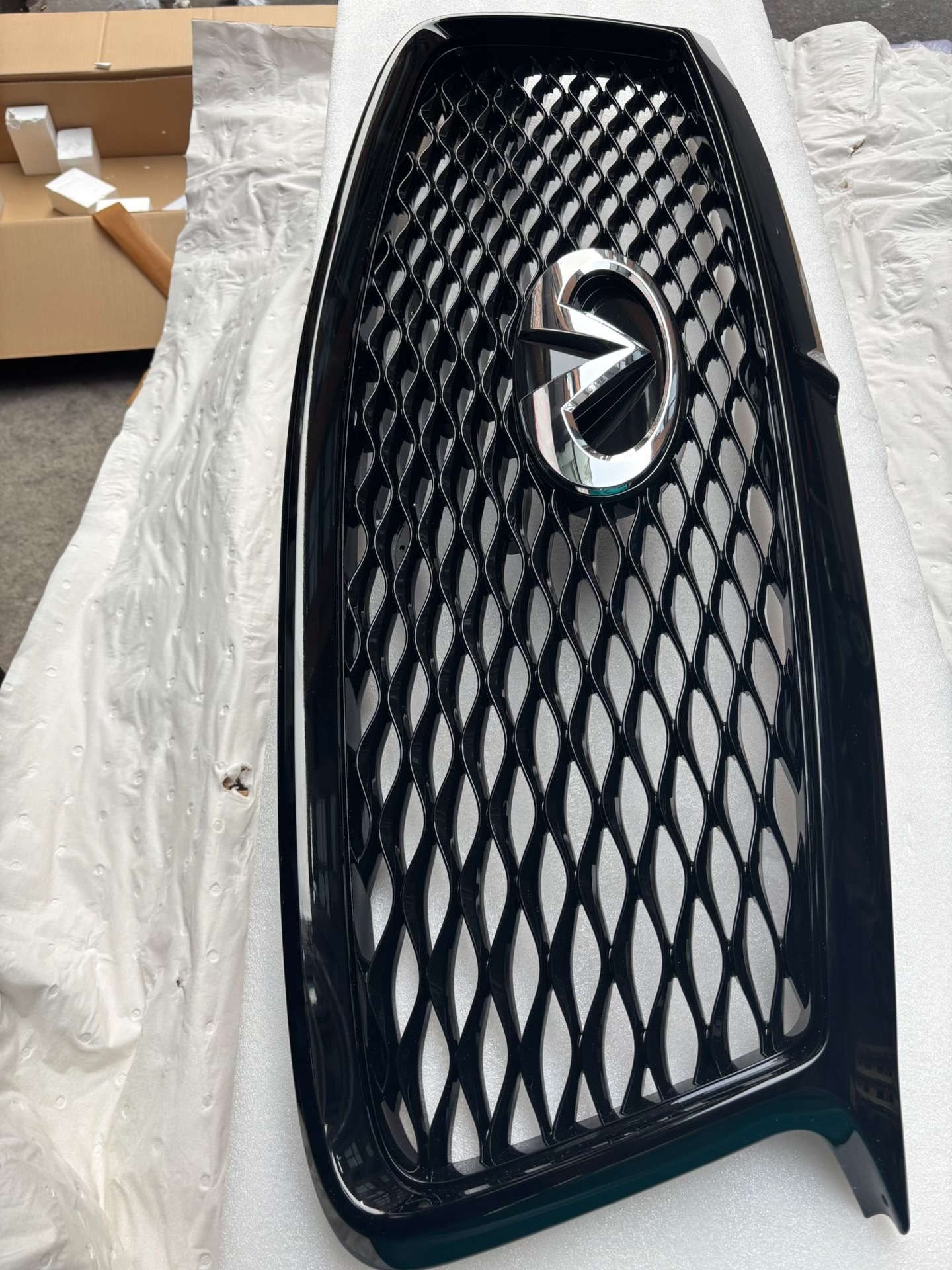 英菲尼迪q60 q60s全新原厂黑色中网!原厂正品,带标,适 英菲尼迪q60 q60s全新原厂黑色中网!原厂正品,带标,适
