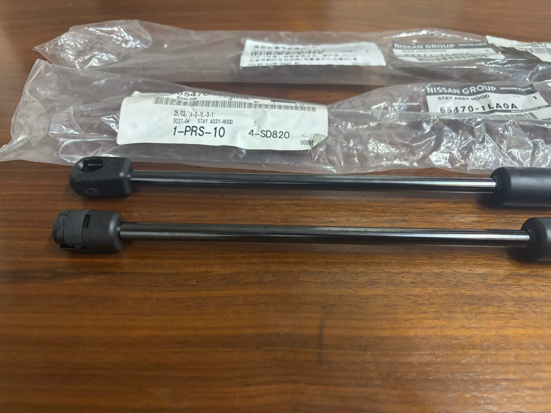 英菲尼迪qx80原厂机盖撑杆一个!全新原厂正品,带原包装,适 英菲尼迪qx80原厂机盖撑杆一个!全新原厂正品,带原包装,适