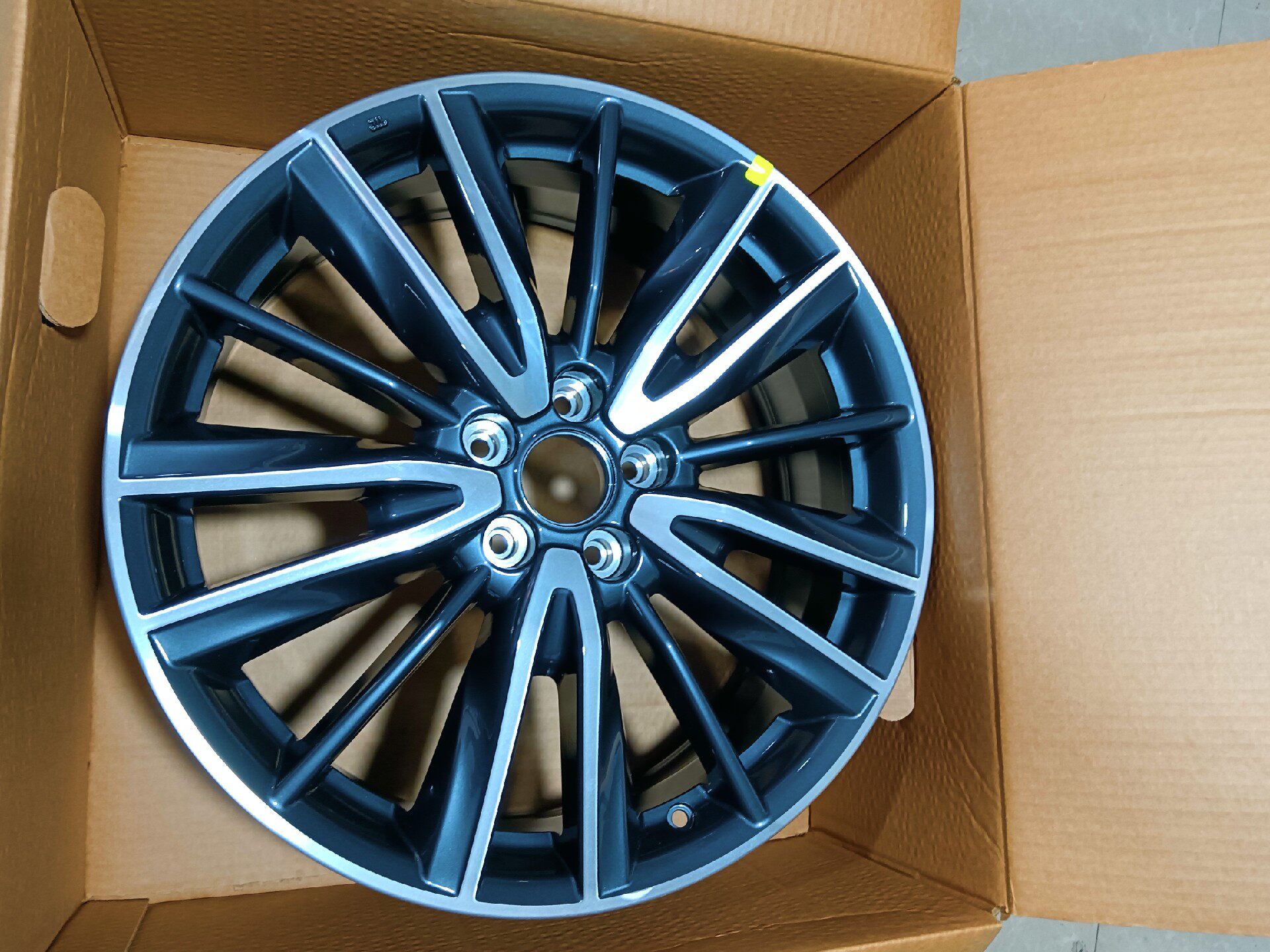 英菲尼迪qx60轮毂全新原厂! 英菲尼迪qx60轮毂全新原厂!
