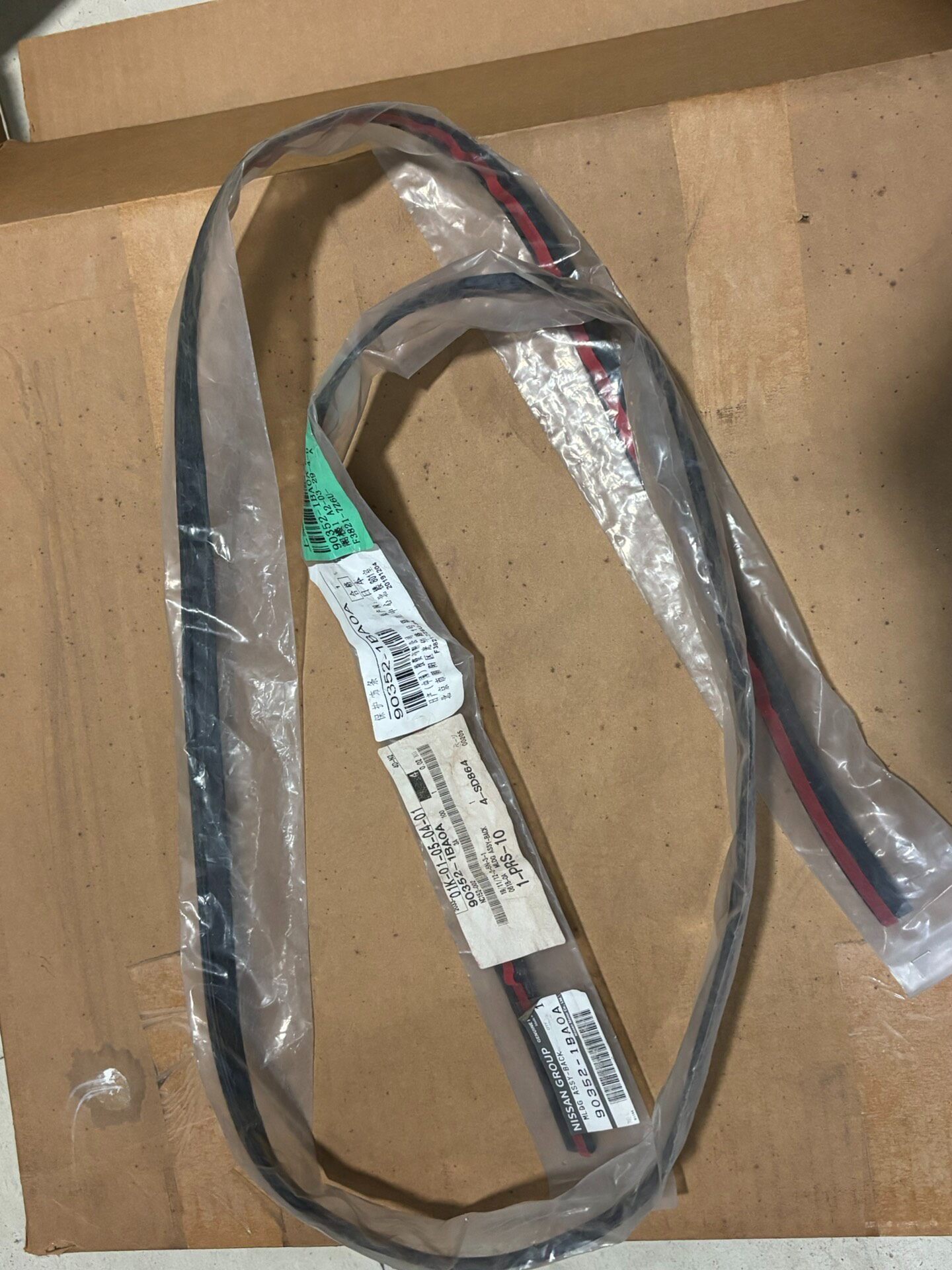 英菲尼迪ex qx50后挡风玻璃胶条!全新原厂正品! 英菲尼迪ex qx50后挡风玻璃胶条!全新原厂正品!