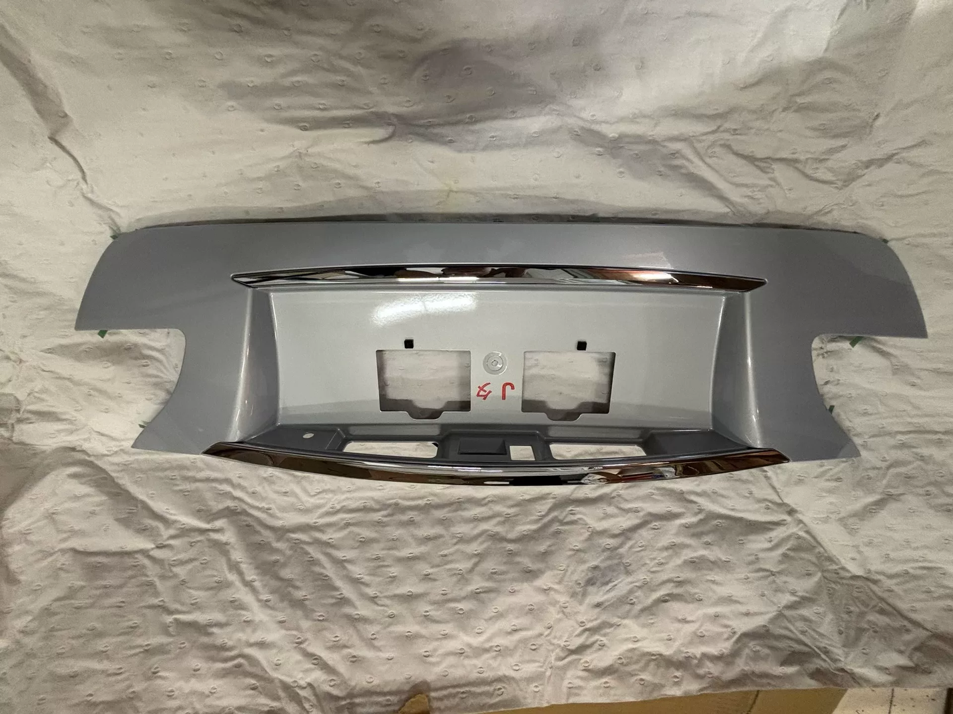 英菲尼迪m q70全新原厂后盖牌照板饰板!原厂正品,品质保证 英菲尼迪m q70全新原厂后盖牌照板饰板!原厂正品,品质保证