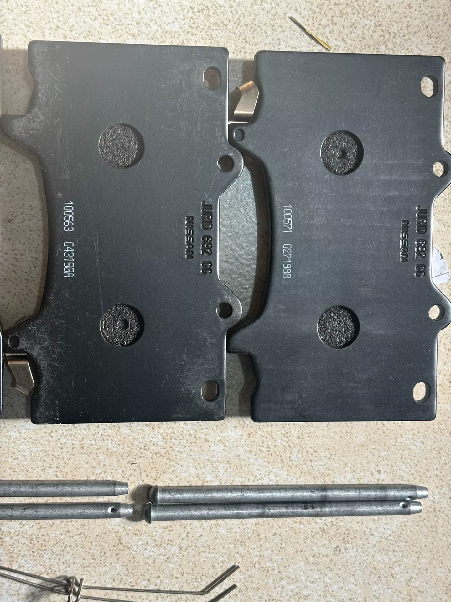 日产途乐y62原厂前刹车片套装,型号d1060 1lb2b, 日产途乐y62原厂前刹车片套装,型号d1060 1lb2b,