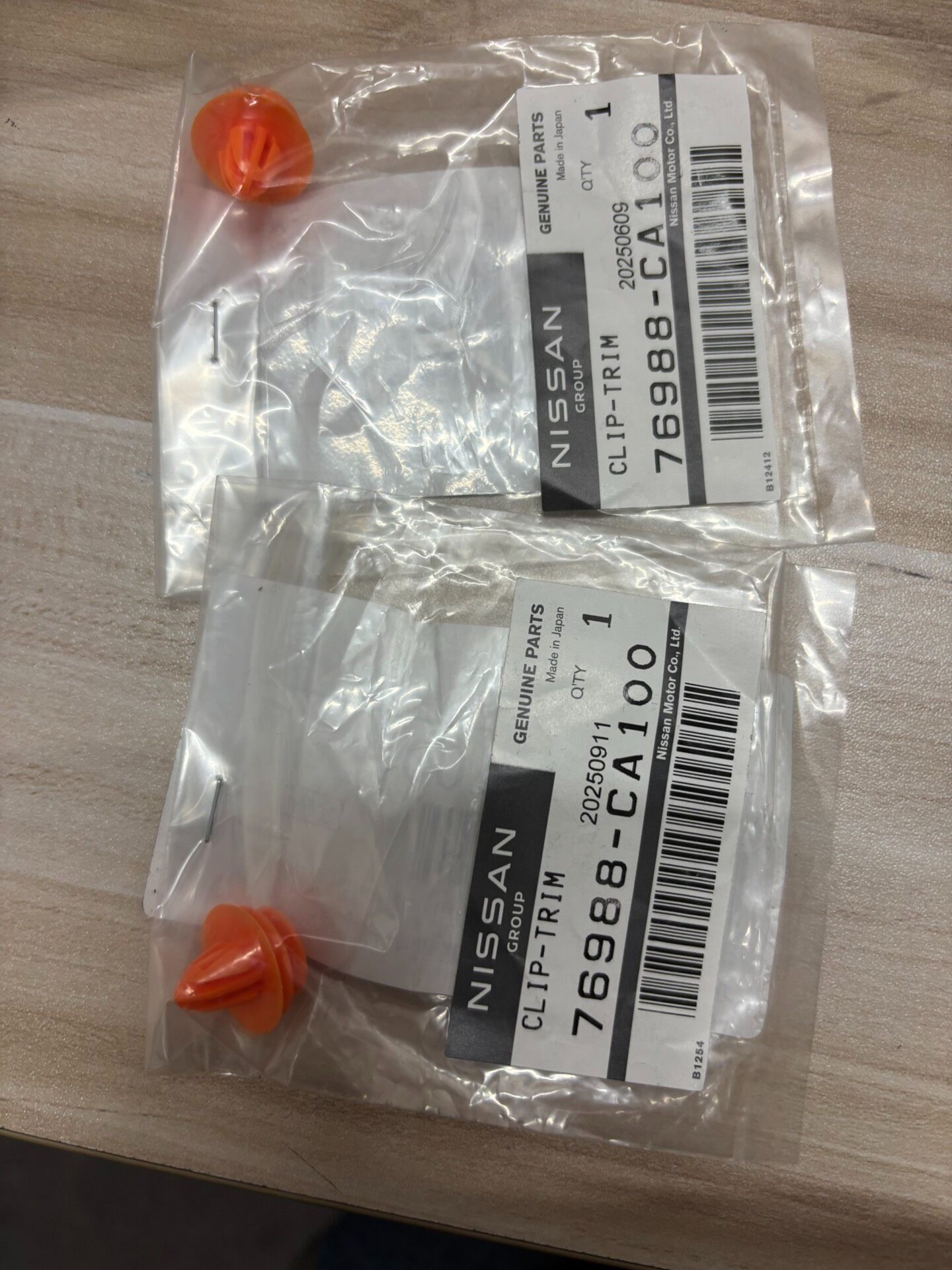 日产原厂卡扣76988 ca100!全新原厂进口! 日产原厂卡扣76988 ca100!全新原厂进口!
