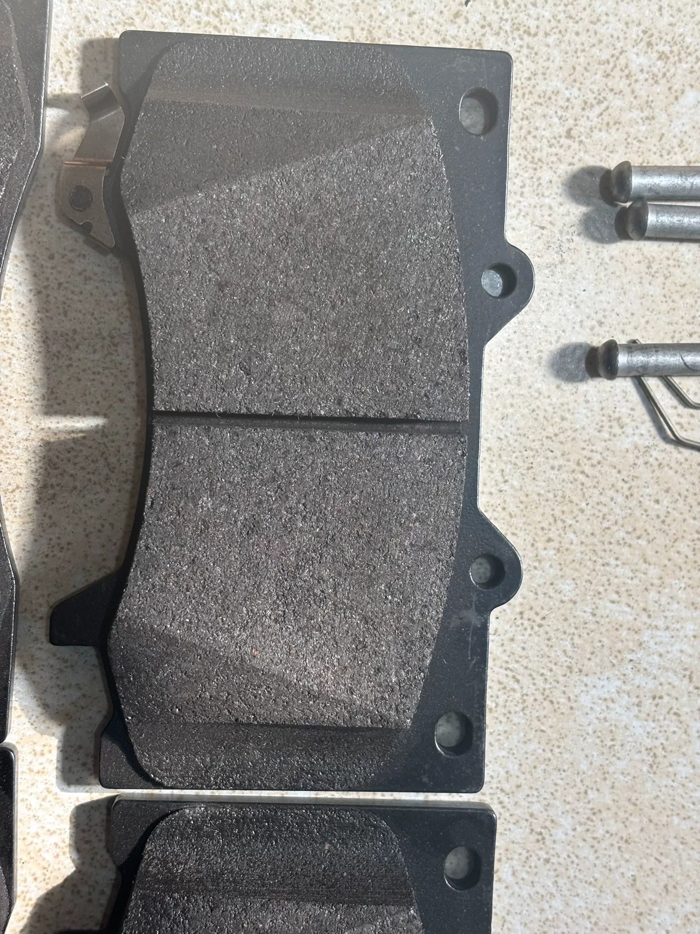 日产途乐y62原厂前刹车片套装,型号d1060 1lb2b, 日产途乐y62原厂前刹车片套装,型号d1060 1lb2b,