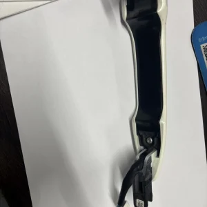 白色带电感车门外拉手