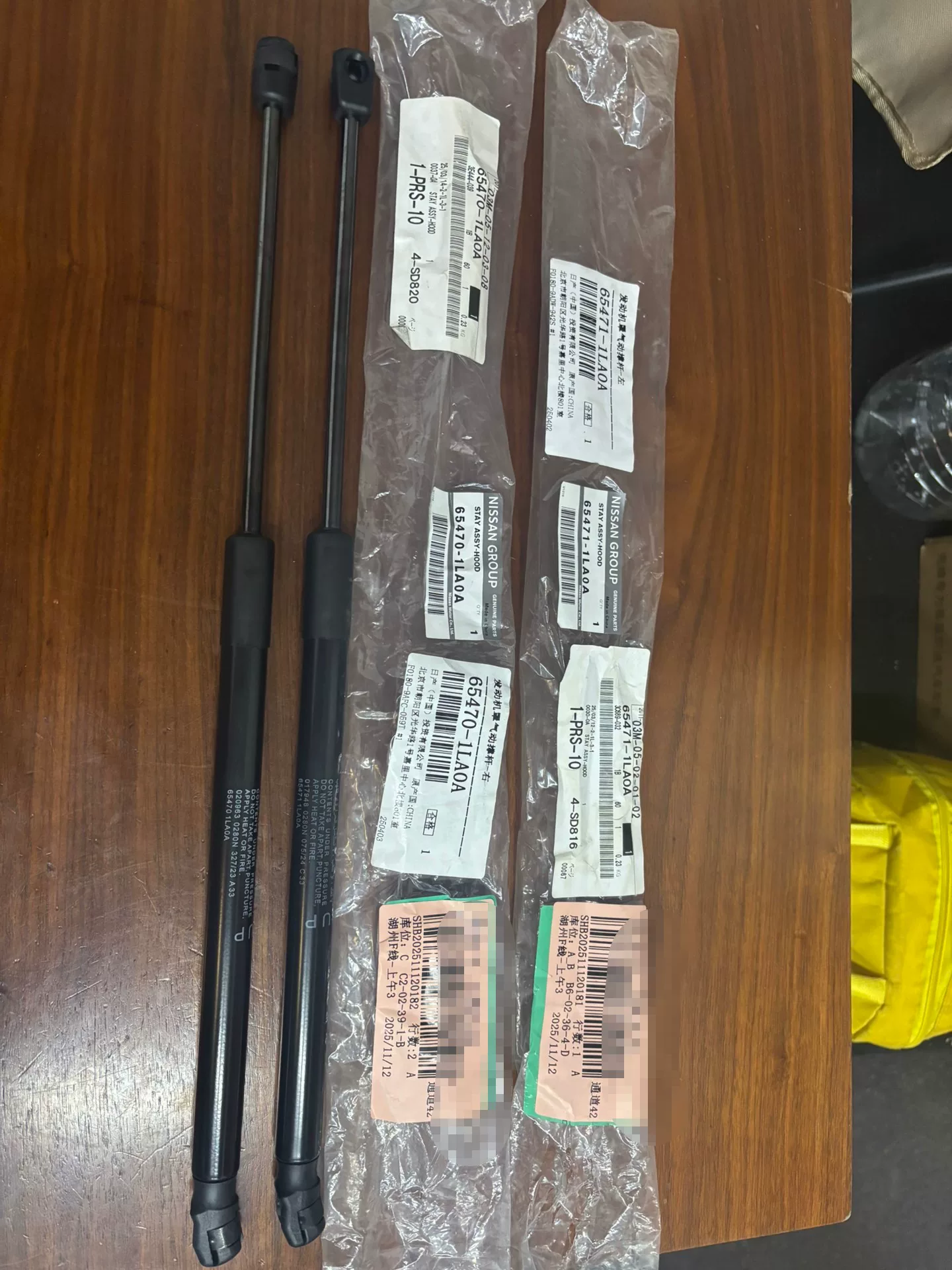 英菲尼迪qx80原厂机盖撑杆一个!全新原厂正品,带原包装,适 英菲尼迪qx80原厂机盖撑杆一个!全新原厂正品,带原包装,适