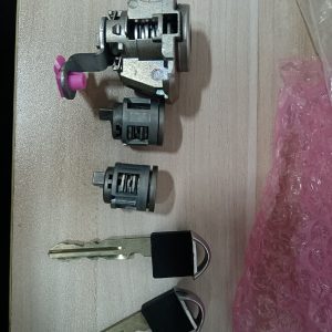 英菲尼迪原厂原包q50 q50l全车锁一套。有点瑕疵。
